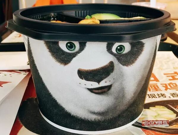 试吃肯德基新品“K记饭桶”