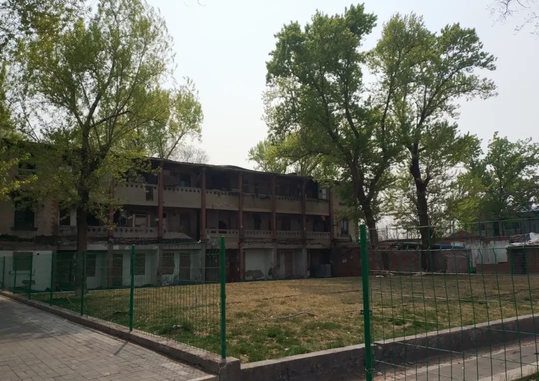 我们都活在生与死的间隙中